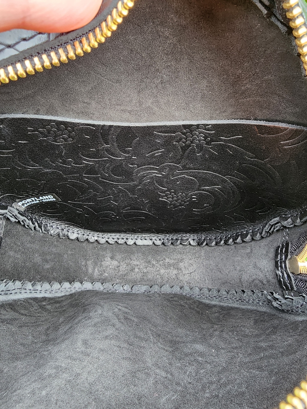 Portland Leather Large Circle Crossbody Black Dahlia - Picture 3 of 6